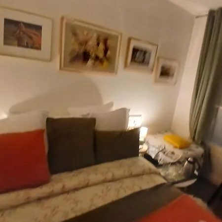 Center ,1minute Gare Montparnasse ,rue De Renne 6 Eme, Close To Eifel Tour ,notre Dame And Louvre Meusm,aoesome Place ,good For Trip *
