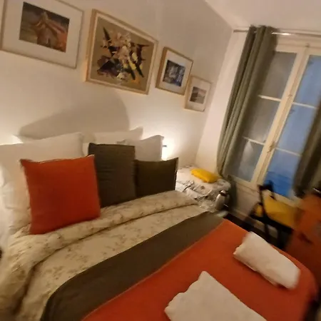 Center ,1minute Gare Montparnasse ,rue De Renne 6 Eme, Close To Eifel Tour ,notre Dame And Louvre Meusm,aoesome Place ,good For Trip בית אירוח