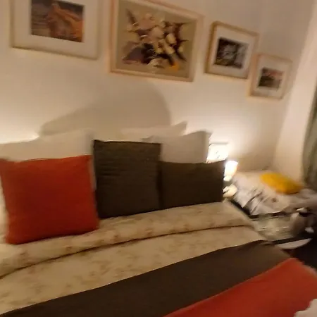 Center ,1minute Gare Montparnasse ,rue De Renne 6 Eme, Close To Eifel Tour ,notre Dame And Louvre Meusm,aoesome Place ,good For Trip Alloggio in famiglia *
